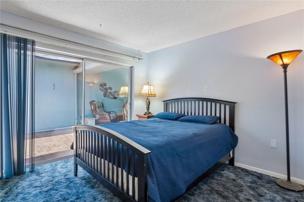 For Sale: $150,000 (2 beds, 2 baths, 930 Square Feet)