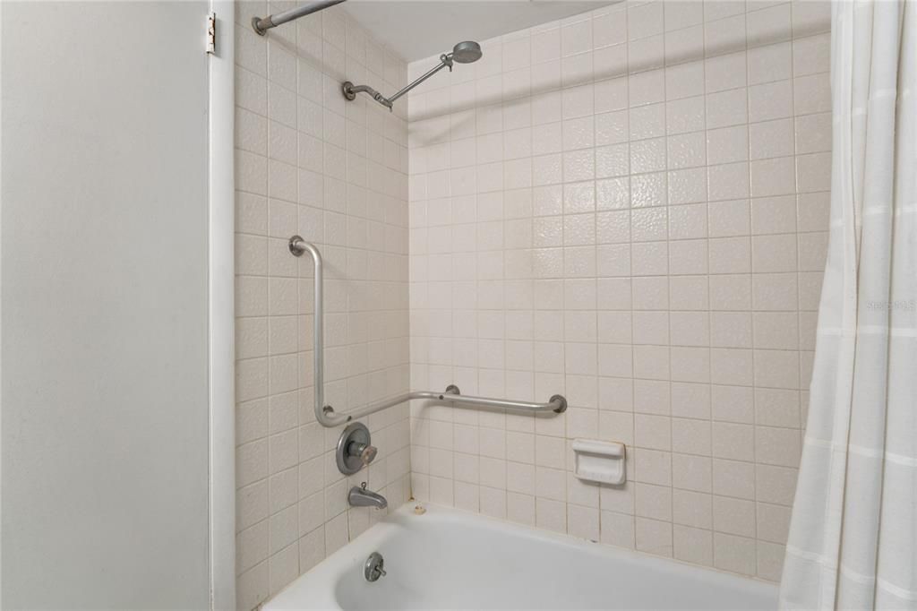 Под контрактом: $150,000 (2 спален, 2 ванн, 930 Квадратных фут)