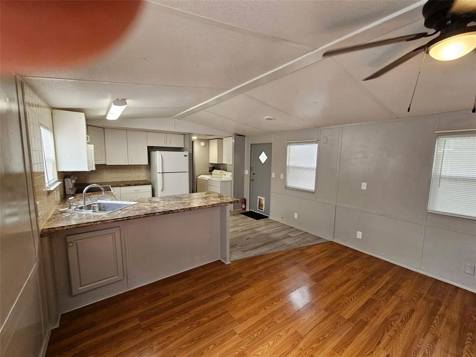 В аренду: $1,795 (2 спален, 2 ванн, 784 Квадратных фут)