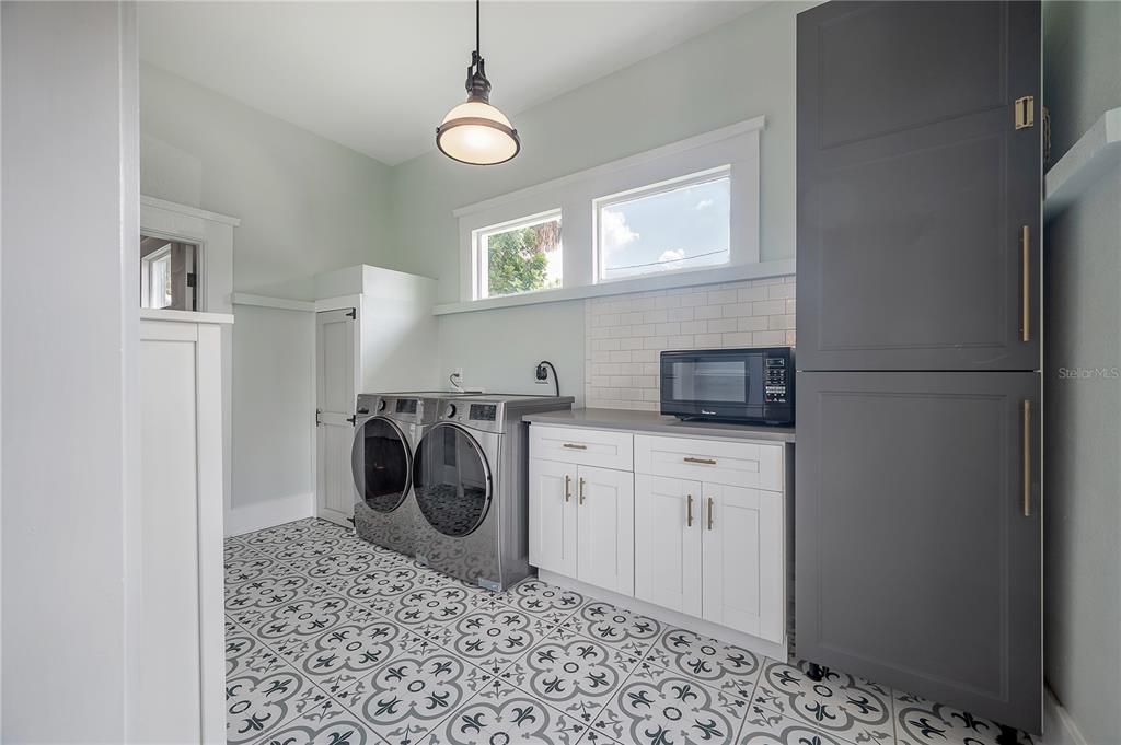 В аренду: $3,950 (3 спален, 2 ванн, 2410 Квадратных фут)