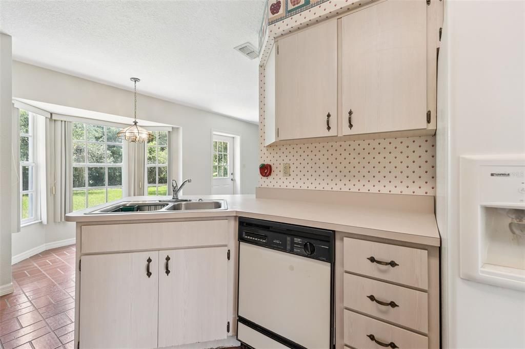 На продажу: $324,900 (3 спален, 2 ванн, 1834 Квадратных фут)