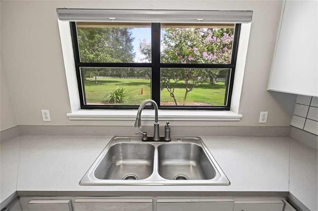 For Sale: $539,900 (3 beds, 3 baths, 2027 Square Feet)
