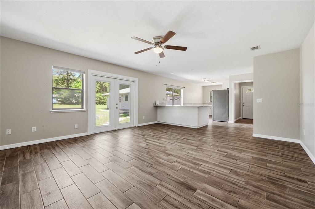 For Sale: $539,900 (3 beds, 3 baths, 2027 Square Feet)