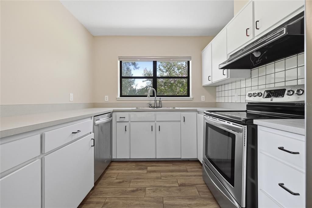 For Sale: $539,900 (3 beds, 3 baths, 2027 Square Feet)