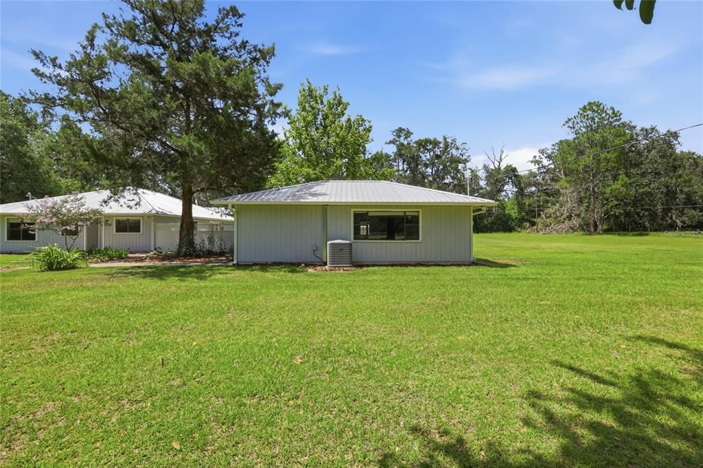 For Sale: $539,900 (3 beds, 3 baths, 2027 Square Feet)