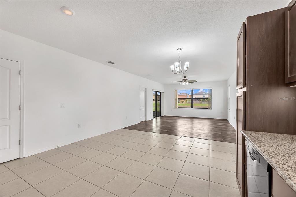 En Venta: $289,900 (2 camas, 2 baños, 1468 Pies cuadrados)