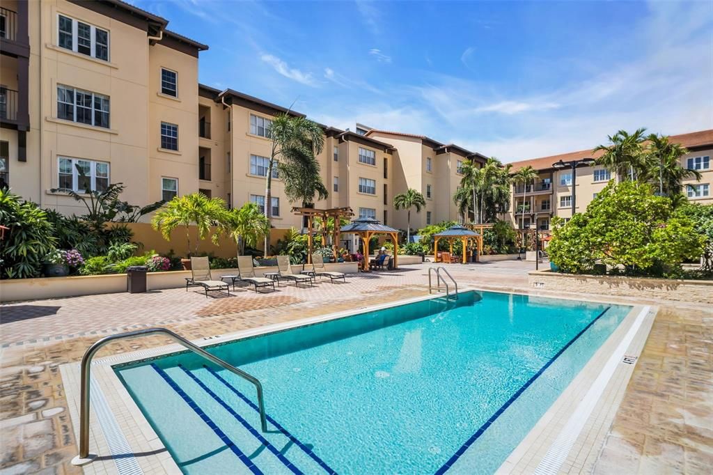 Activo con contrato: $359,000 (1 camas, 1 baños, 743 Pies cuadrados)