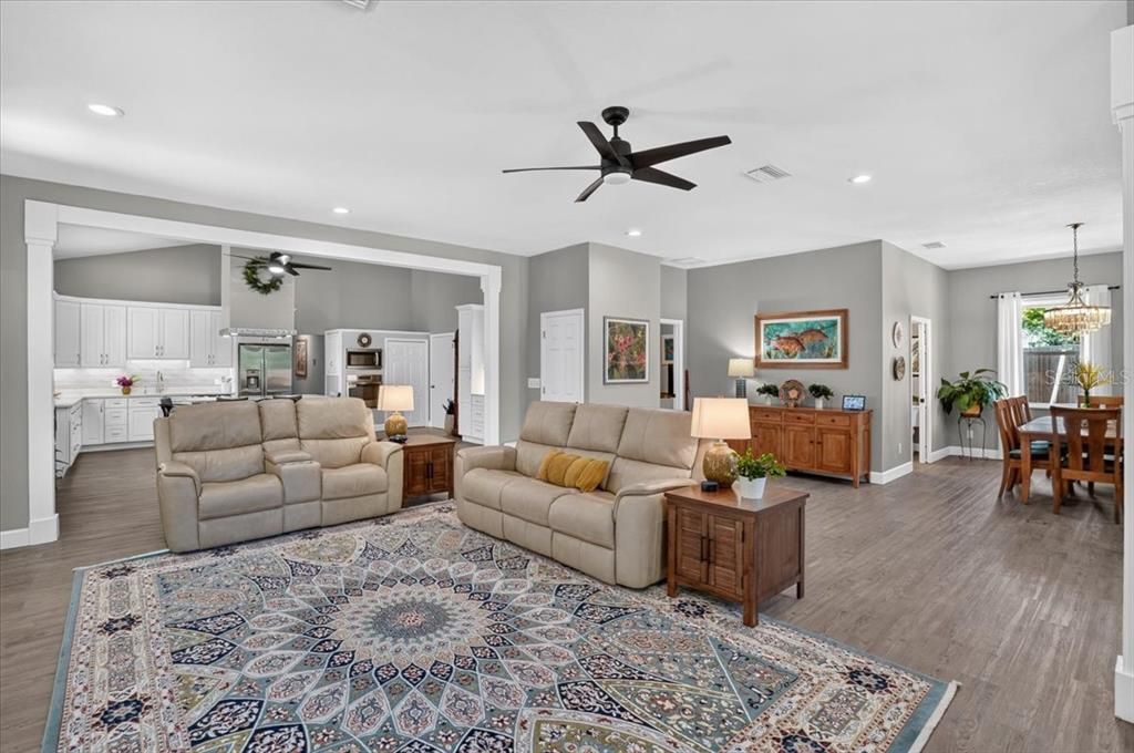 待售: $1,250,000 (5 贝兹, 4 浴室, 4100 平方英尺)