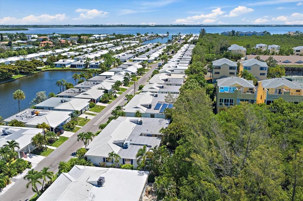 For Sale: $499,000 (2 beds, 2 baths, 1337 Square Feet)