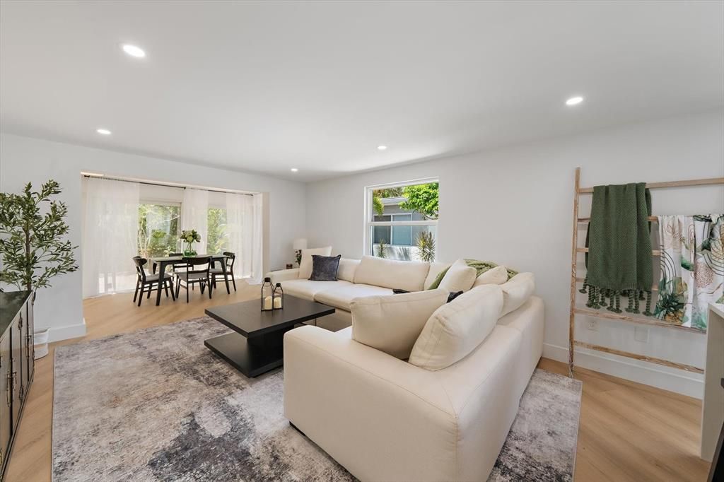 For Sale: $499,000 (2 beds, 2 baths, 1337 Square Feet)