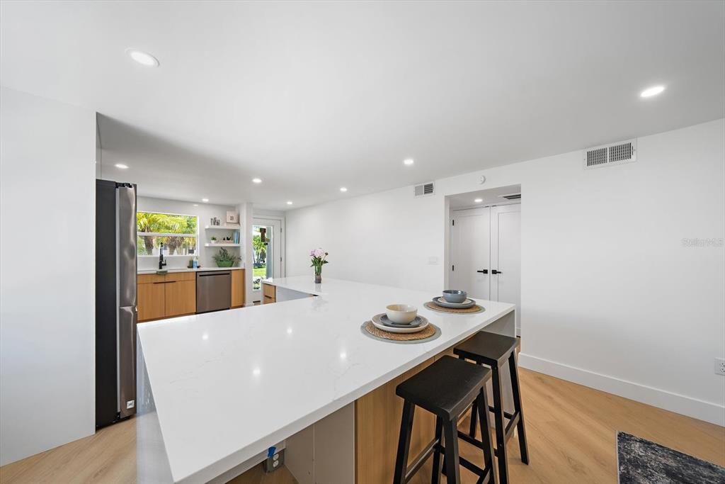 For Sale: $499,000 (2 beds, 2 baths, 1337 Square Feet)