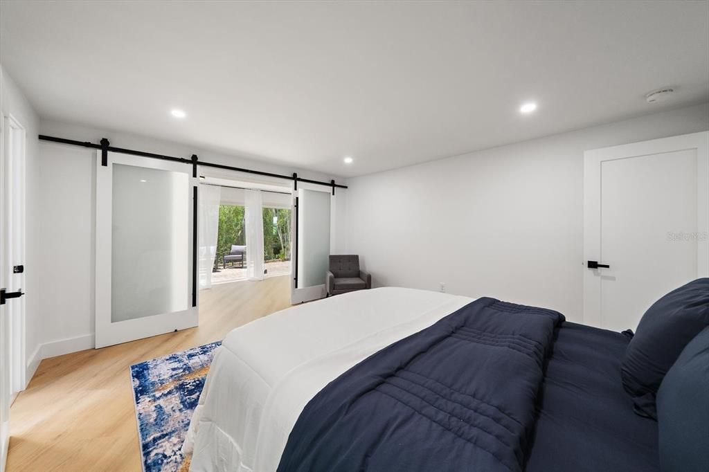 For Sale: $499,000 (2 beds, 2 baths, 1337 Square Feet)
