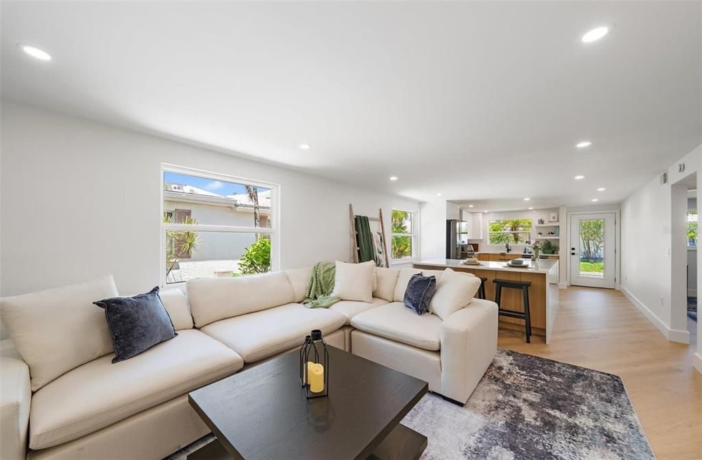For Sale: $499,000 (2 beds, 2 baths, 1337 Square Feet)