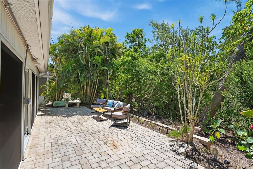 For Sale: $499,000 (2 beds, 2 baths, 1337 Square Feet)