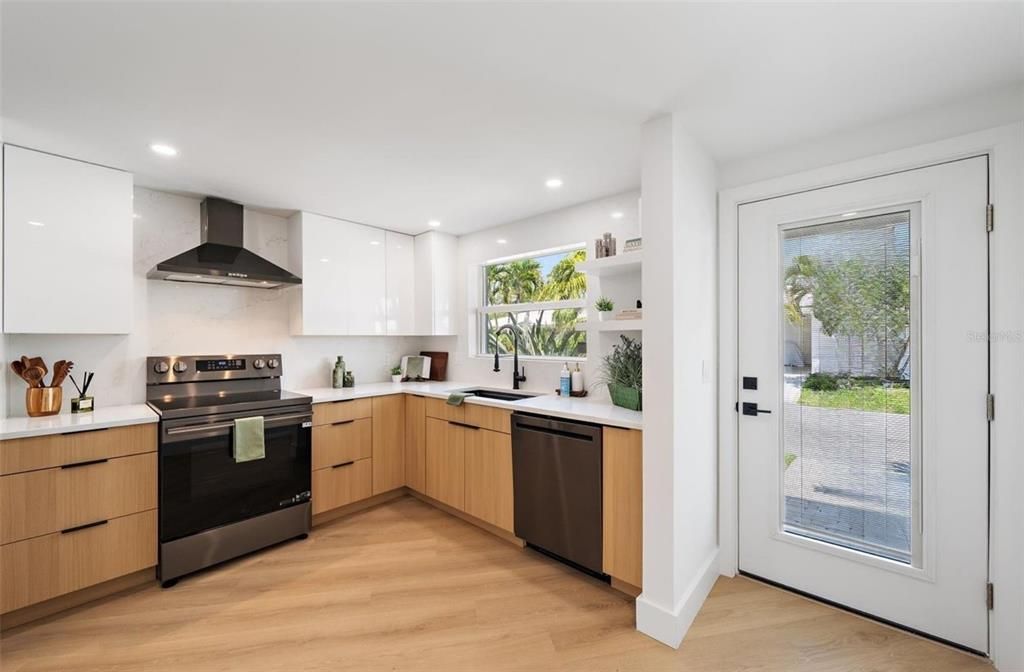 For Sale: $499,000 (2 beds, 2 baths, 1337 Square Feet)