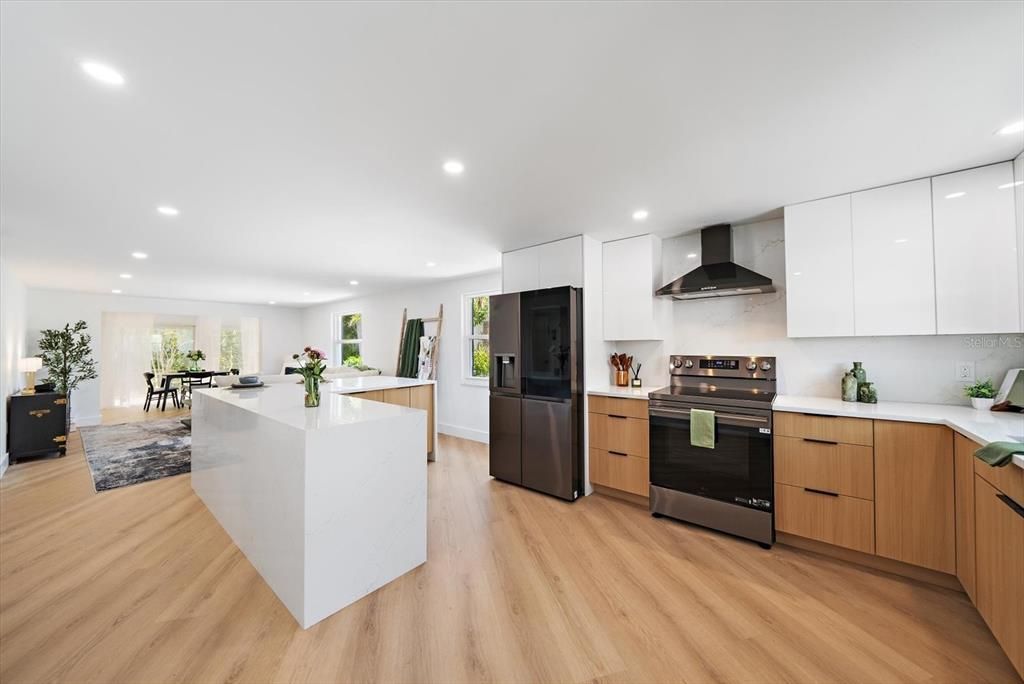 For Sale: $499,000 (2 beds, 2 baths, 1337 Square Feet)