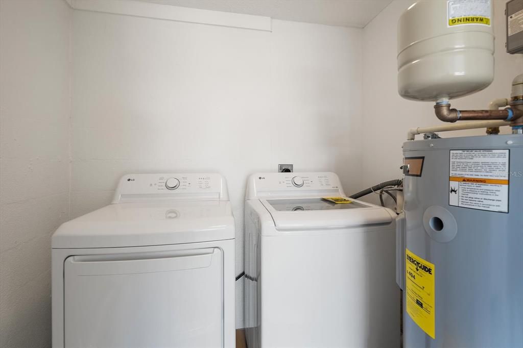 For Sale: $499,000 (2 beds, 2 baths, 1337 Square Feet)