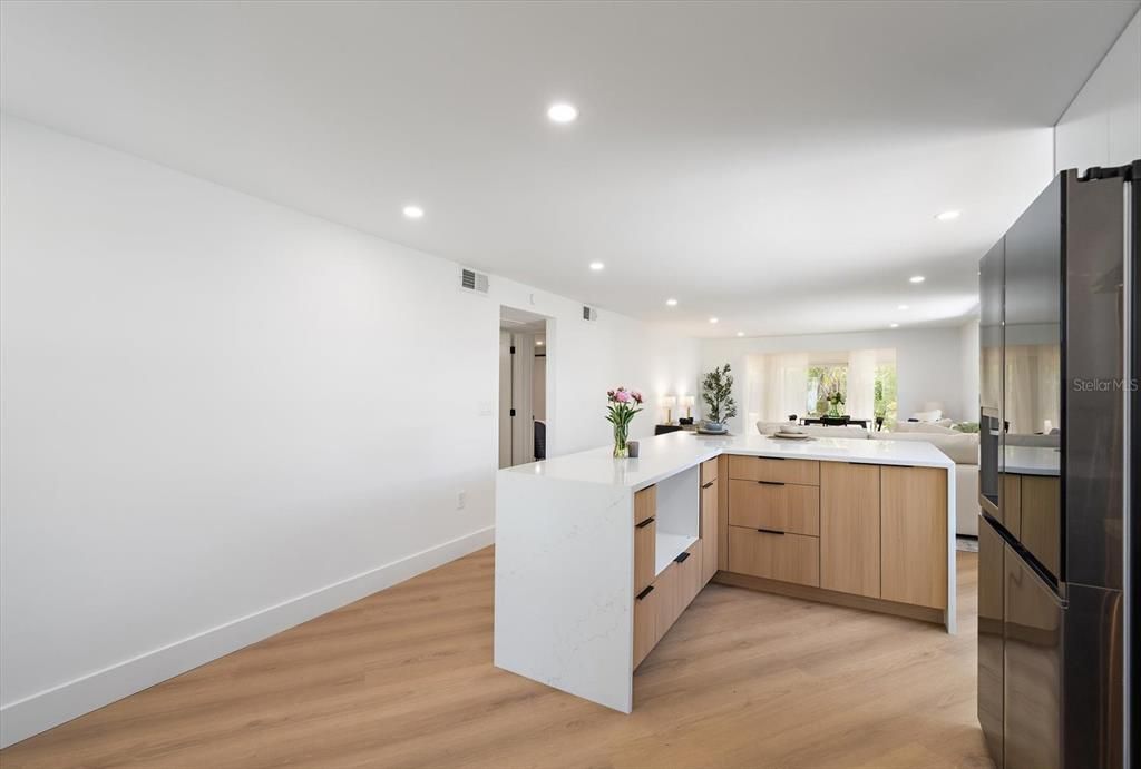For Sale: $499,000 (2 beds, 2 baths, 1337 Square Feet)