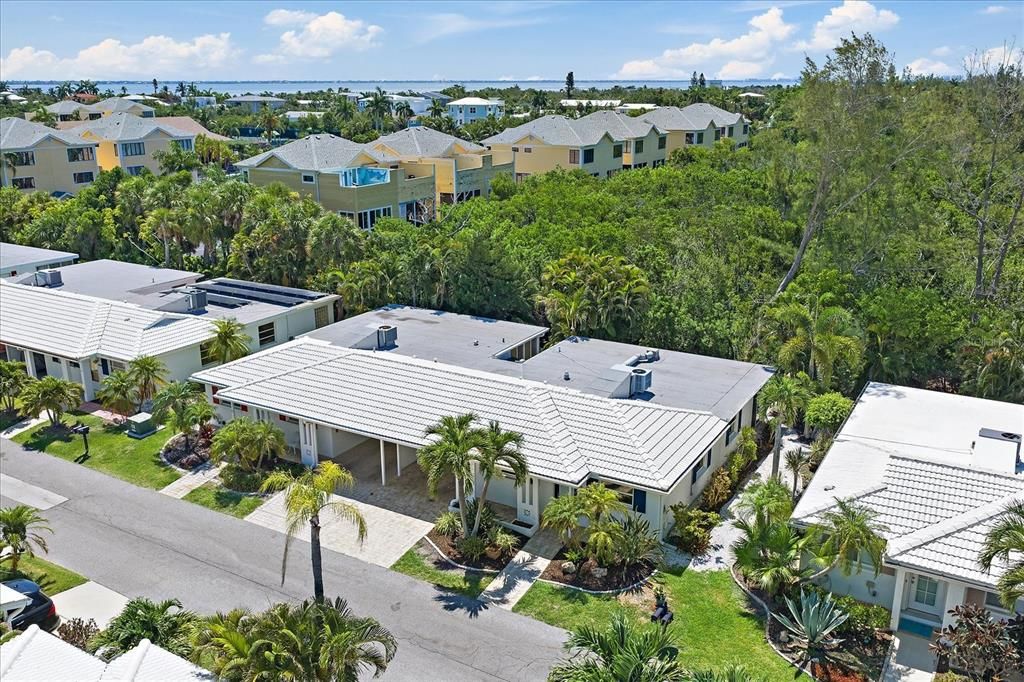For Sale: $499,000 (2 beds, 2 baths, 1337 Square Feet)