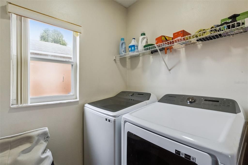 En Venta: $307,000 (4 camas, 2 baños, 2162 Pies cuadrados)