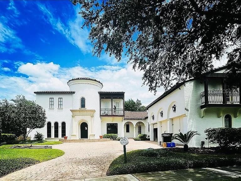 For Sale: $2,790,000 (6 beds, 5 baths, 5320 Square Feet)