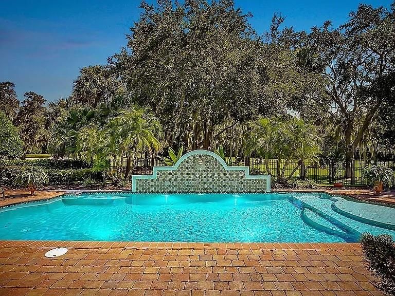 For Sale: $2,790,000 (6 beds, 5 baths, 5320 Square Feet)