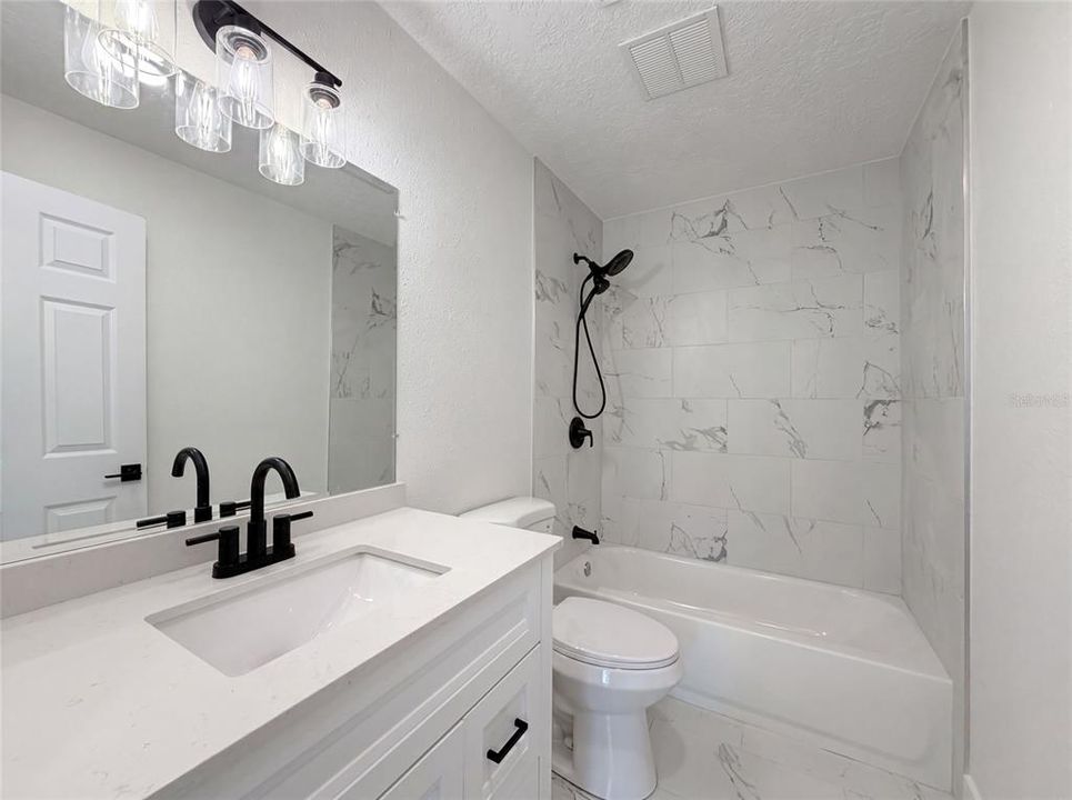 En Venta: $301,000 (3 camas, 2 baños, 1097 Pies cuadrados)