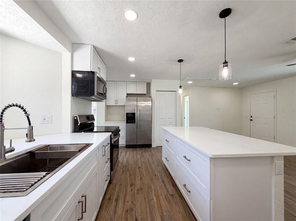 En Venta: $301,000 (3 camas, 2 baños, 1097 Pies cuadrados)