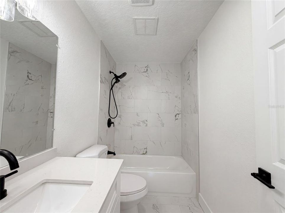 En Venta: $301,000 (3 camas, 2 baños, 1097 Pies cuadrados)