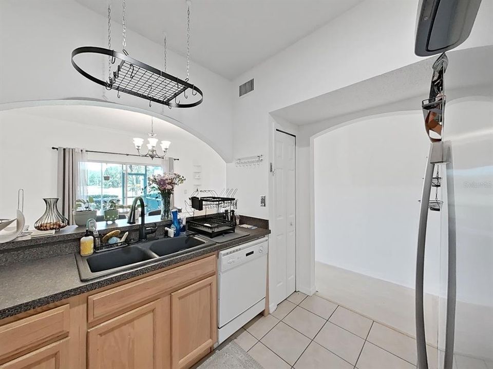 For Rent: $2,295 (2 beds, 2 baths, 1412 Square Feet)