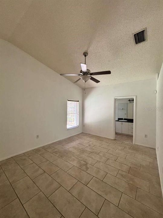 For Rent: $2,500 (3 beds, 2 baths, 1429 Square Feet)