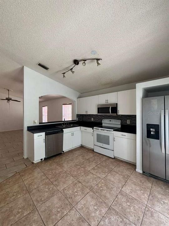 For Rent: $2,500 (3 beds, 2 baths, 1429 Square Feet)