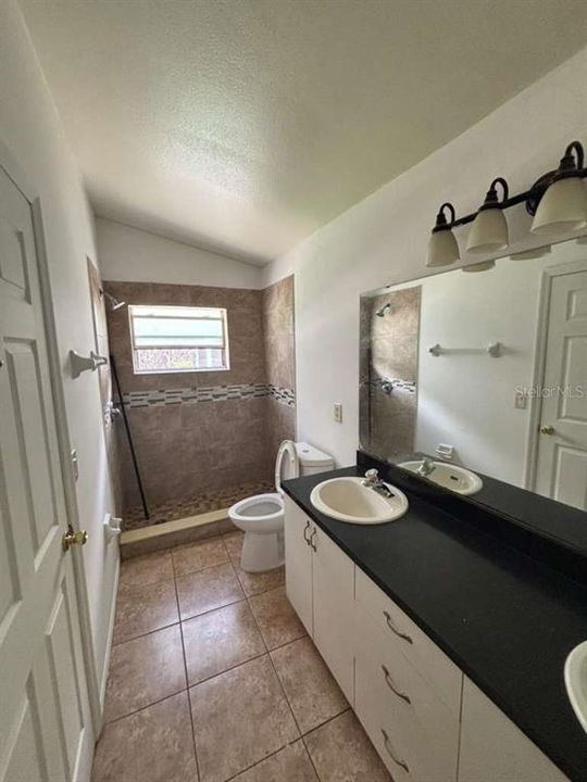 For Rent: $2,500 (3 beds, 2 baths, 1429 Square Feet)