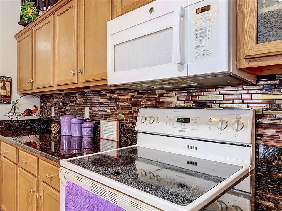 На продажу: $330,000 (3 спален, 2 ванн, 2512 Квадратных фут)