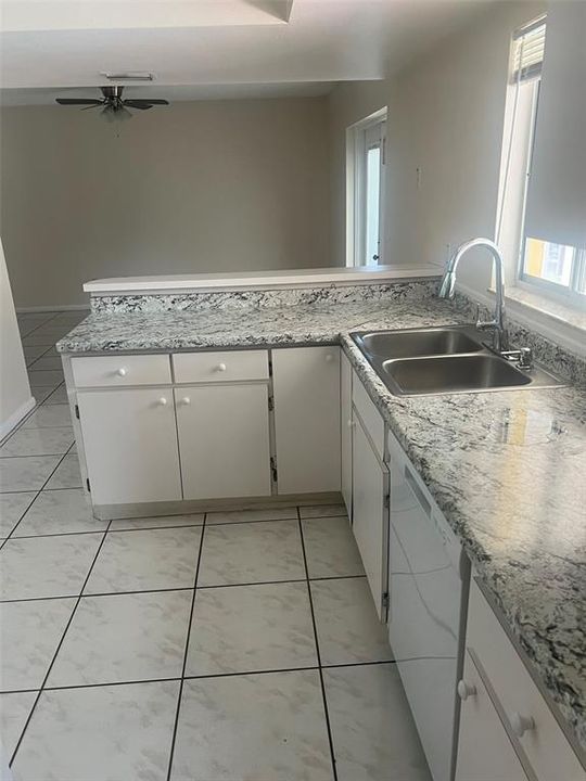 В аренду: $2,950 (3 спален, 2 ванн, 1793 Квадратных фут)