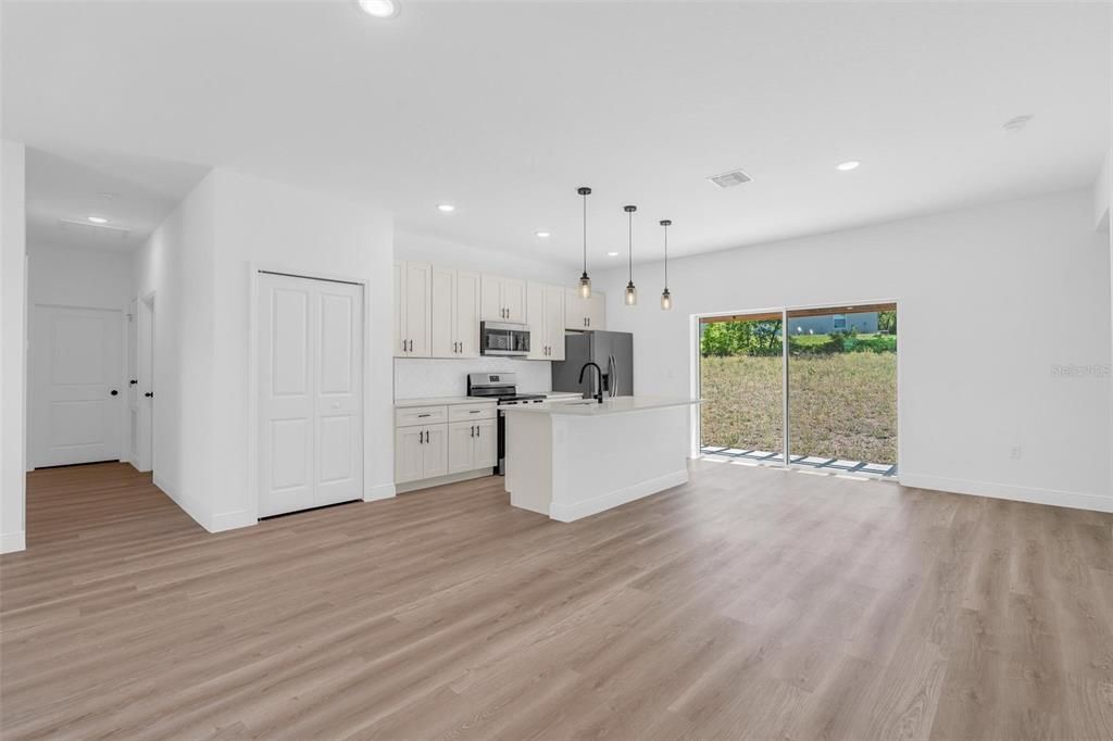 En Venta: $277,000 (4 camas, 2 baños, 1580 Pies cuadrados)