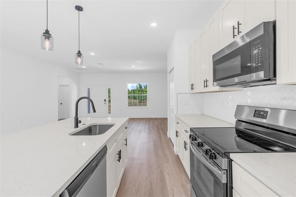 En Venta: $277,000 (4 camas, 2 baños, 1580 Pies cuadrados)