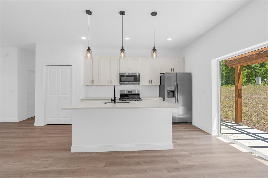 En Venta: $277,000 (4 camas, 2 baños, 1580 Pies cuadrados)