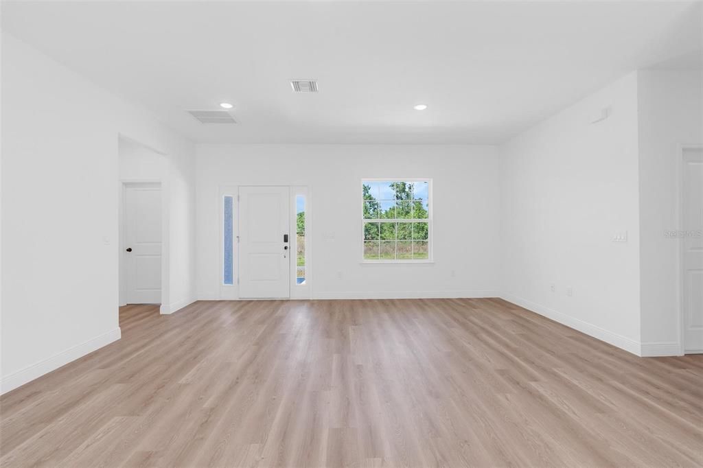 En Venta: $277,000 (4 camas, 2 baños, 1580 Pies cuadrados)