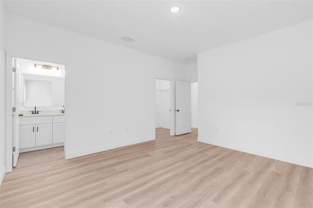 En Venta: $277,000 (4 camas, 2 baños, 1580 Pies cuadrados)