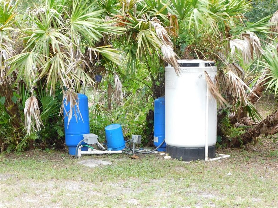 For Sale: $129,000 (2 beds, 1 baths, 824 Square Feet)