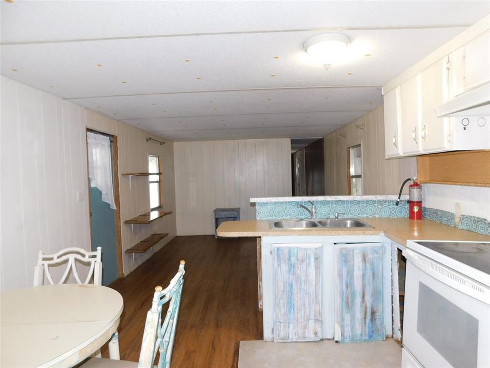 For Sale: $129,000 (2 beds, 1 baths, 824 Square Feet)