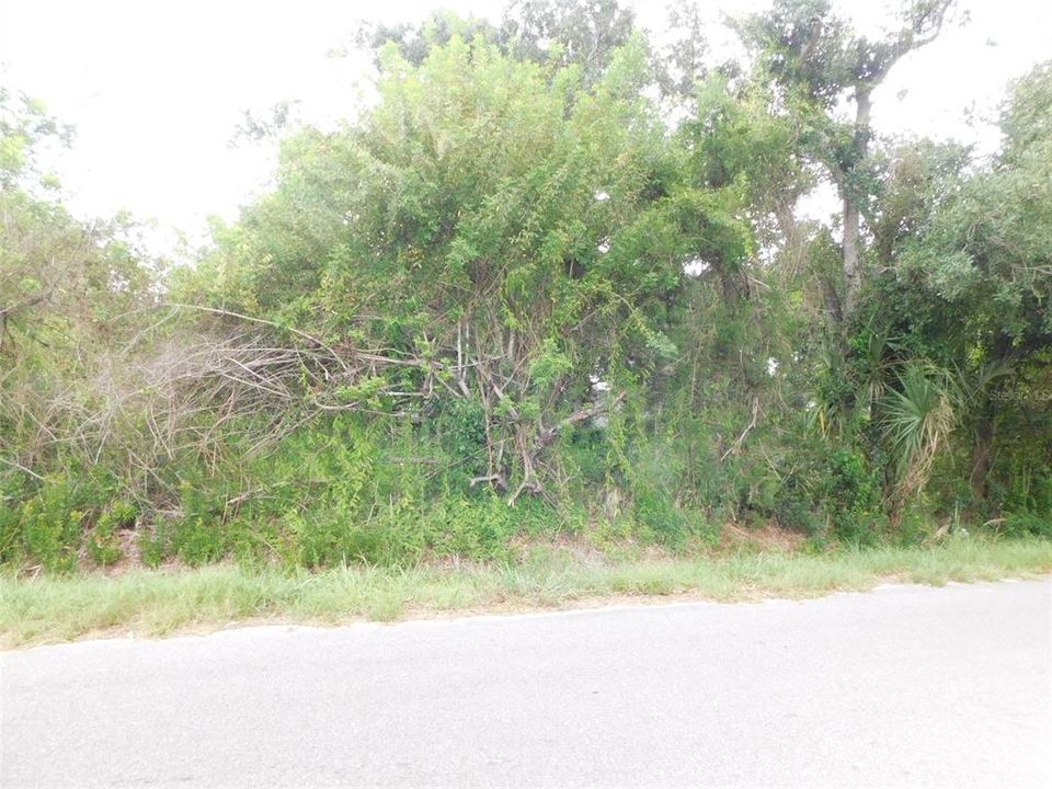 For Sale: $129,000 (2 beds, 1 baths, 824 Square Feet)