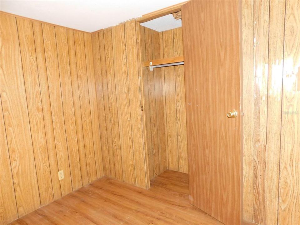 For Sale: $129,000 (2 beds, 1 baths, 824 Square Feet)