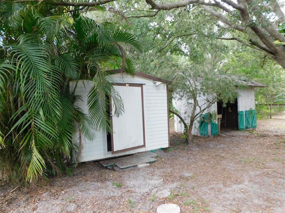 For Sale: $129,000 (2 beds, 1 baths, 824 Square Feet)
