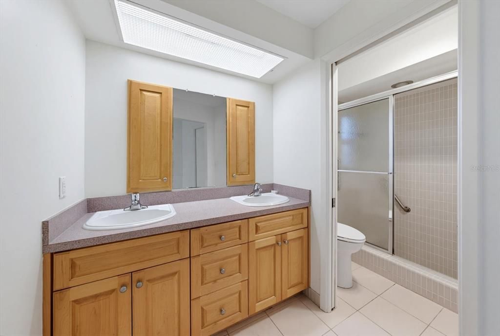 En Venta: $839,000 (4 camas, 3 baños, 2074 Pies cuadrados)