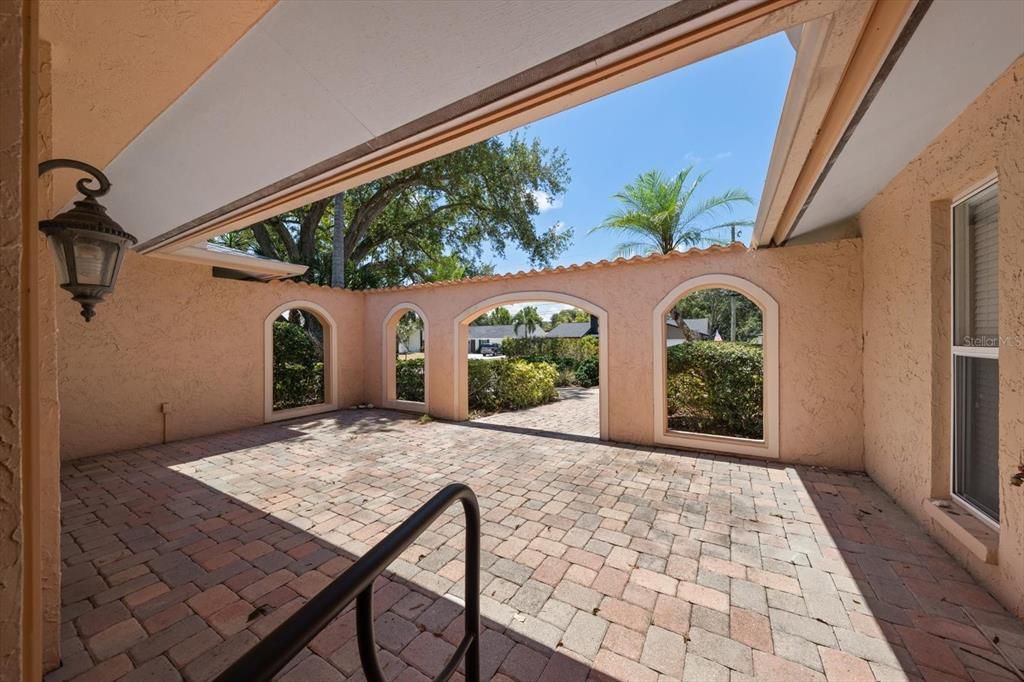 En Venta: $839,000 (4 camas, 3 baños, 2074 Pies cuadrados)