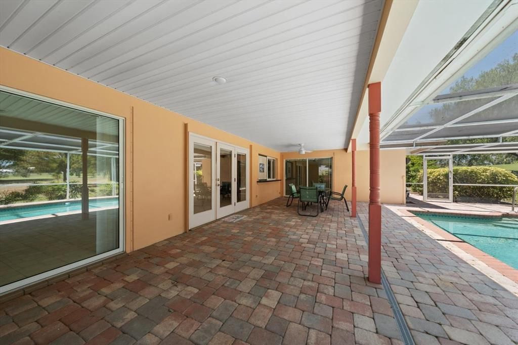 En Venta: $839,000 (4 camas, 3 baños, 2074 Pies cuadrados)