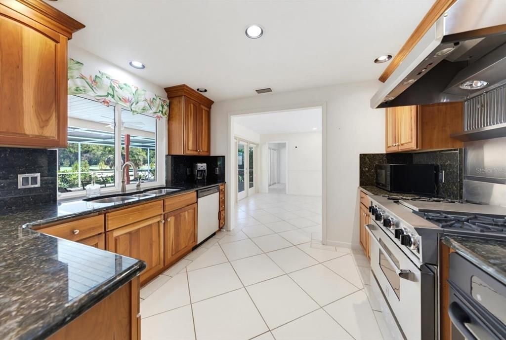 En Venta: $839,000 (4 camas, 3 baños, 2074 Pies cuadrados)