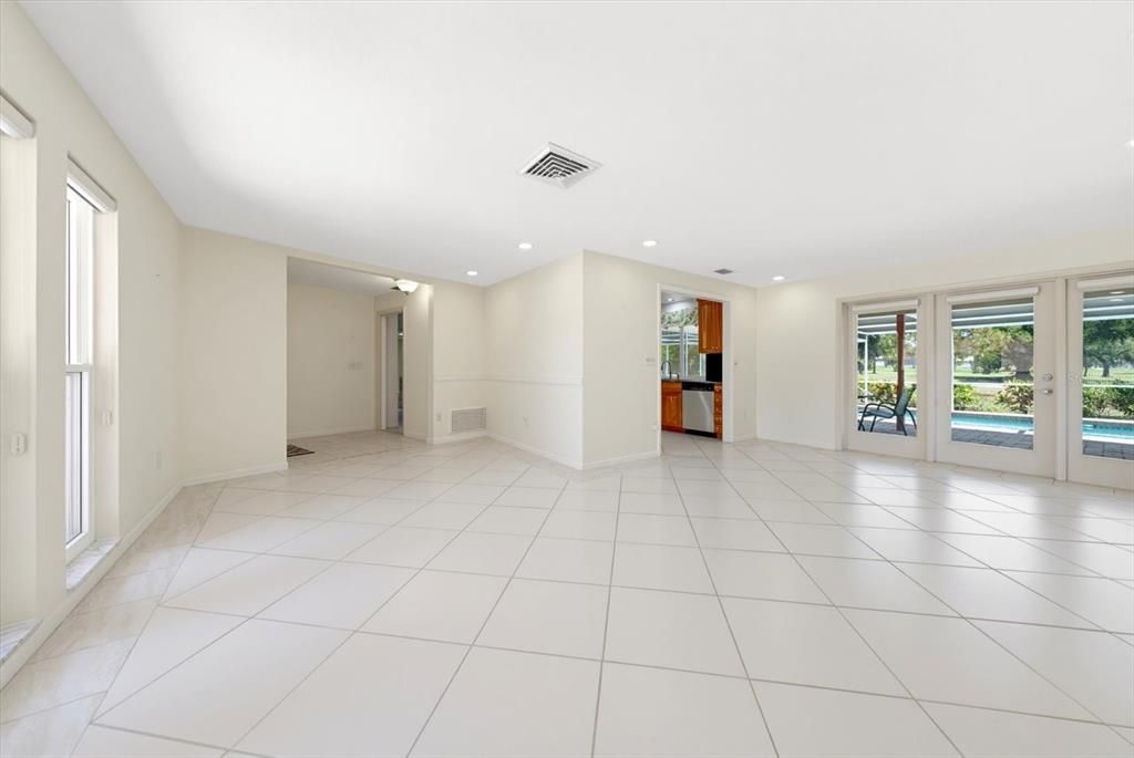 En Venta: $839,000 (4 camas, 3 baños, 2074 Pies cuadrados)